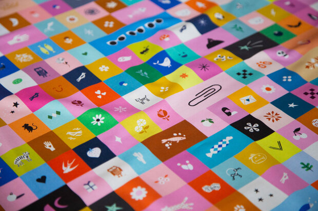*uitverkocht* Ruby Star Society - selvedge magic icons panel
